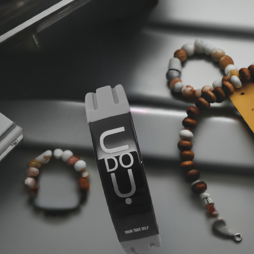 Stylish BRACELET UDOYU Grey mood displayed with complementary accessories, perfect for expressing your authenticity.